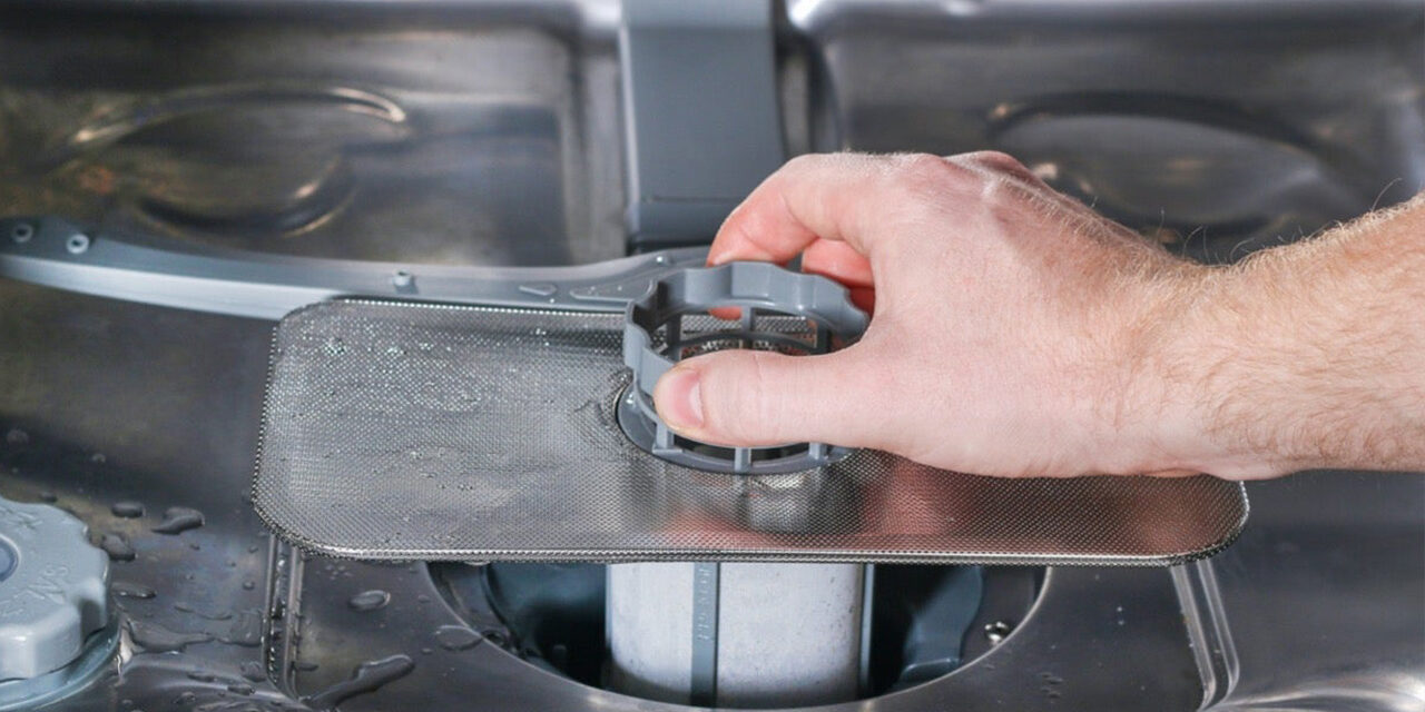 posudomoechnaya-mashina-ne-slivaet--prichiny-i-chto-delat