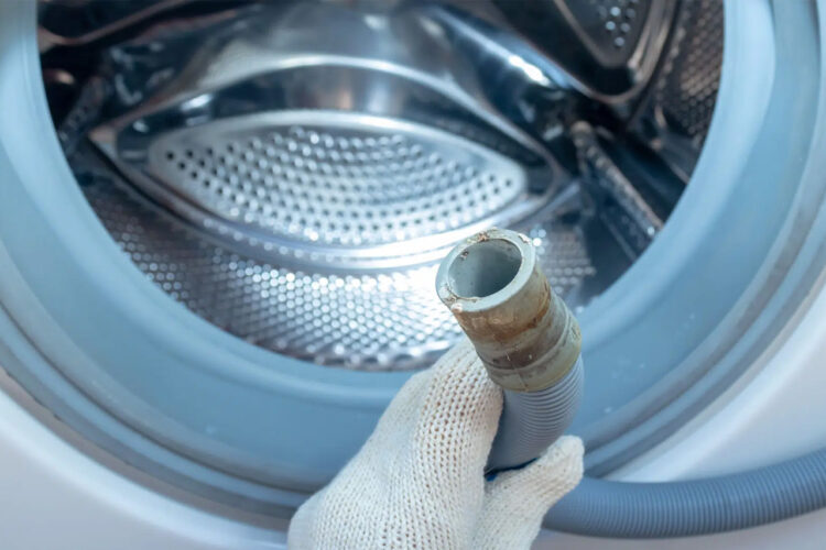 stiralnaya-mashina-ne-slivaet-vodu-prichiny-i-chto-delat