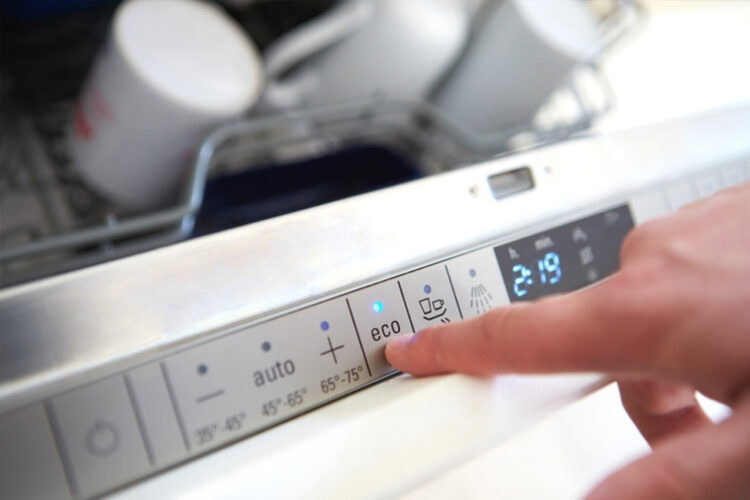 u-posudomojki-migayut-indikatory-prichiny-i-chto-delat