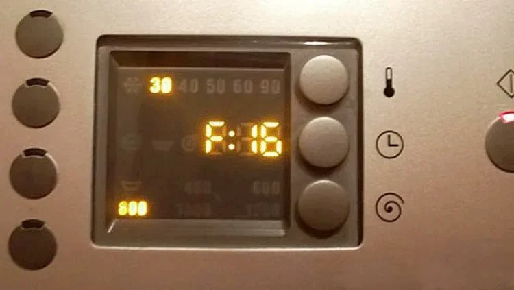 Ошибка F16 в стиральной машине Ошибка F16 в стиральной машине