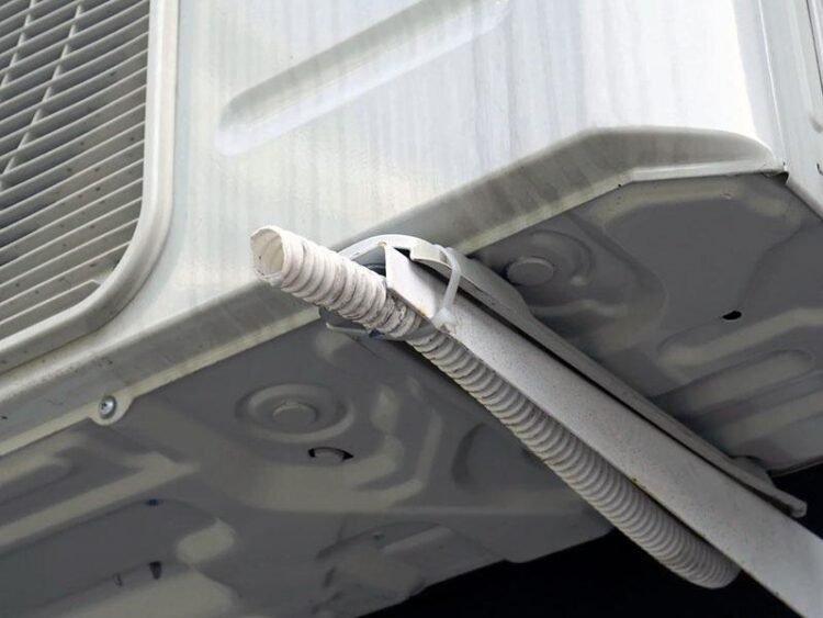 из кондиционера не капает вода