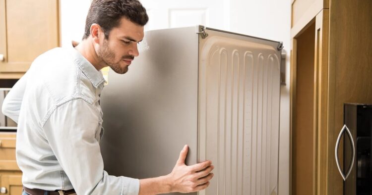 Почему у холодильника нагреваются боковые стенки